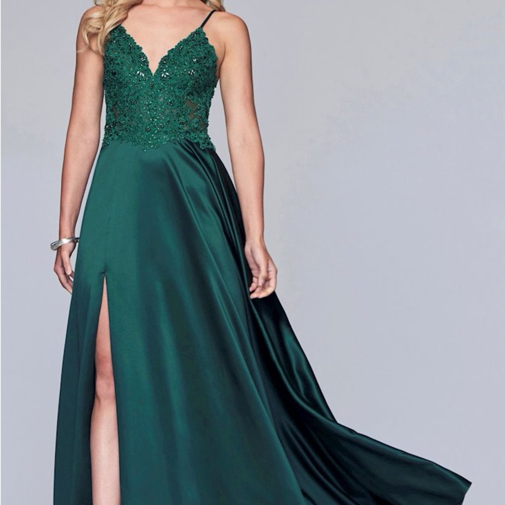 Elegant Green Evening/PROM Gown